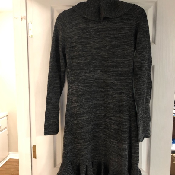 Neiman Marcus ruffled cardigan in grey. Size M. - Picture 6 of 6